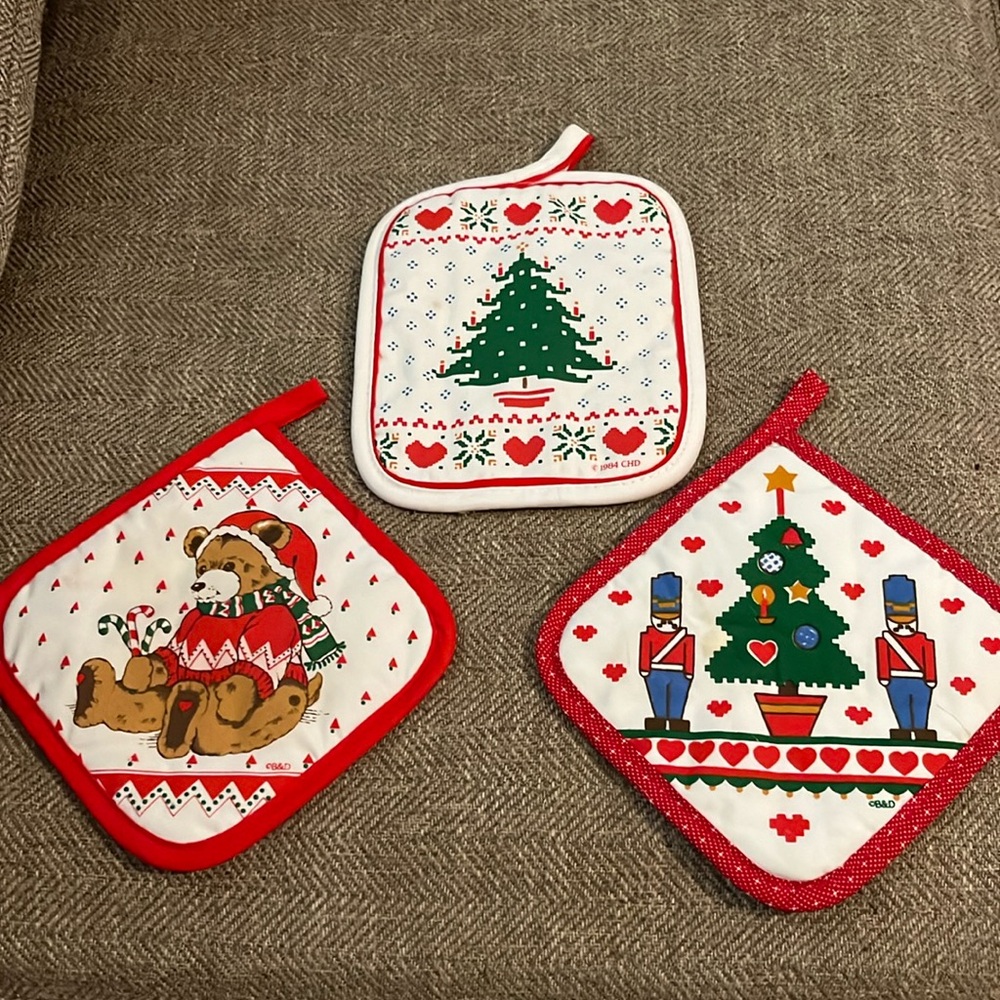 Vintage Christmas Potholders from 1984. Used, like new.  Set of 3.